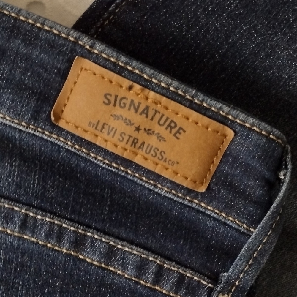 Women's Signature Levi Strauss Jeans Modern Slim Size 10S - Picture 6 of 9